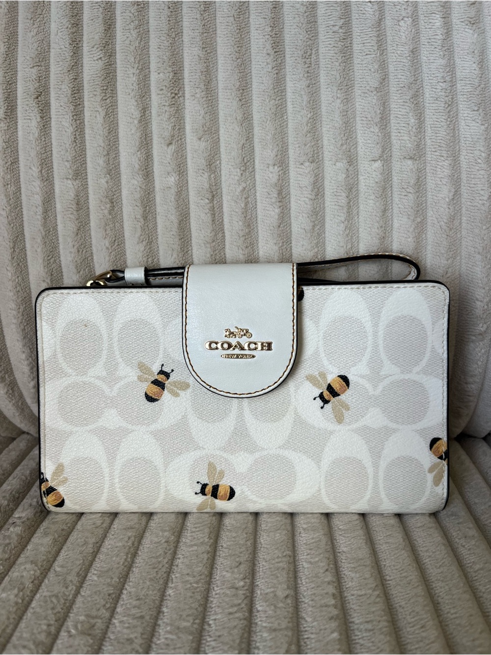 Authentic Coach Tech Wallet in Signature Canvas with Limited Edition Bee Print 🐝